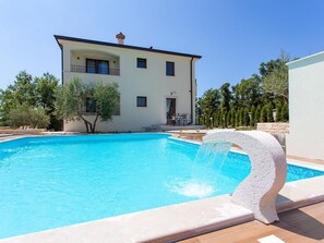 Pool - New and modern fully equipped apartment in a villa with pool near Porec, all rooms air conditioned (Nova Vas)