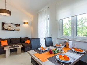 Dining - New stylishly furnished fully equipped two bedroom apartment in a villa with pool near Porec, all rooms air conditioned (Nova Vas)