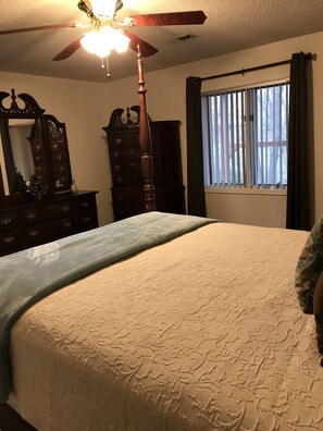 3 bedrooms, iron/ironing board, travel crib, free WiFi