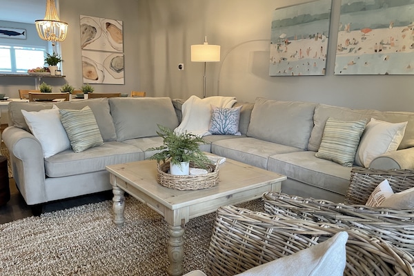 2nd Floor: Living Room