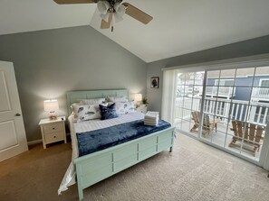 3 quartos, escrivaninha, ferros/tábuas de passar roupa