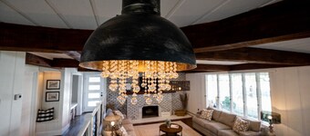 Beautifully renovated 3,800 sq ft house between 2 federal lakes 