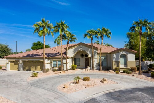 Big Luxury House on Golf Course in Gated Community