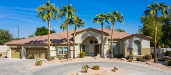 Big Luxury House on Golf Course in Gated Community