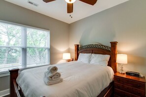 3 bedrooms, desk, iron/ironing board, travel crib