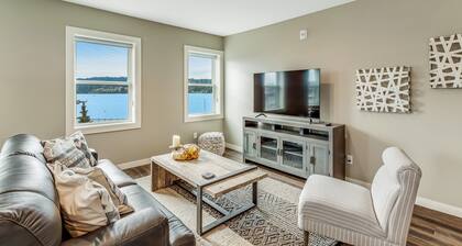 Two waterfront condos with High-Speed WiFi and Private Washer/Dryer Sets!
