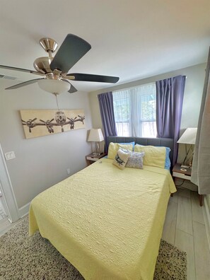 1 bedroom, iron/ironing board, free WiFi, bed sheets - The Aviator | Bright Retreat Near Downtown w/bikes (St Petersburg)