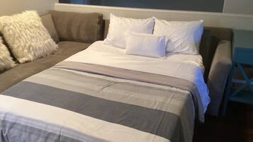 3 bedrooms, iron/ironing board, travel crib, free WiFi