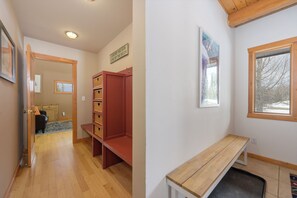 Interior - Cabin getaway 3 bedroom, garage, open floor plan (Fraser)