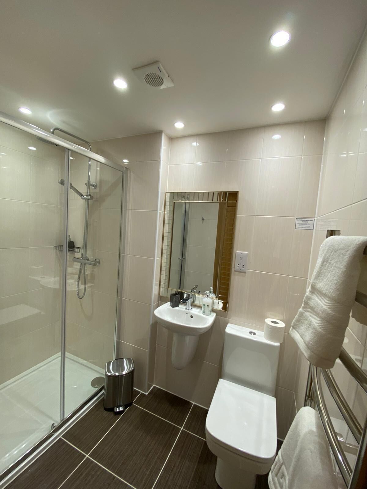 คลาสสิกอพาร์ทเมนท์, ห้องน้ำในตัว, วิวเมือง (Apartment 8) | ห้องน้ำ