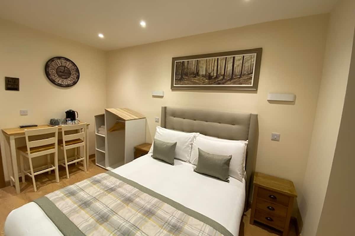 Deluxe Double Room, Ensuite, City View | 1 bedroom