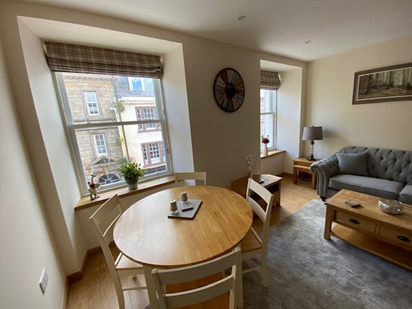 Comfort Apartment, Ensuite, City View | Lounge