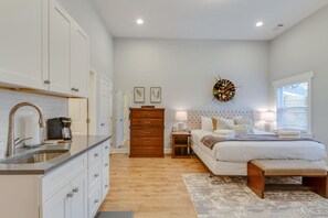 4 bedrooms, desk, iron/ironing board, travel cot
