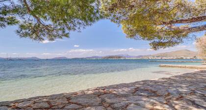 Ground floor, private pool, 2 mins to beach