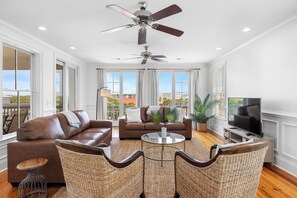 Smart TV, offices - 1 Block to Beach, Newly Renovated 6BDR w/ Rooftop Views | Sand Dune by AvantStay (Isle Of Palms)