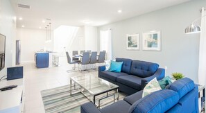 Casa, várias camas (5537MOC - Solterra Resort) | Sala de estar