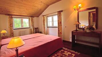 3 Schlafzimmer, BĂŒgeleisen/BĂŒgelbrett, Internetzugang, BettwĂ€sche