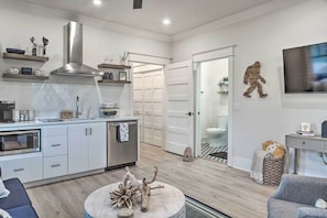Interior - Airy Bentonville Studio < 1 Mile to City Square! (Bentonville)