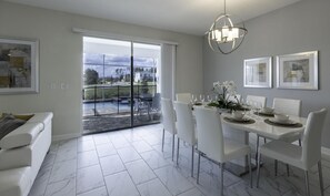 Talo, useita sänkyjä (8850CCD NON RENTING 09/13/2021-The Re) | Olohuone