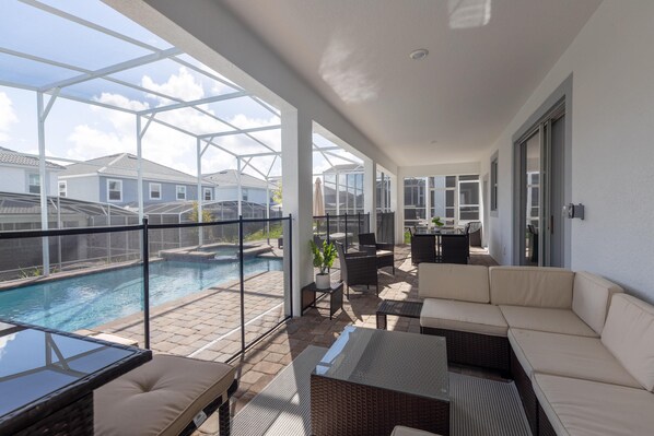 Casa, varias camas (1579PD-The Retreat at ChampionsGate) | Piscina | Una piscina al aire libre