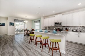 Casa, varias camas (C1614MVD-The Retreat at ChampionsGate) | Cocina privada