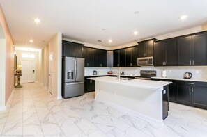 House, Multiple Beds (C1573FD-The Retreat at ChampionsGate) | Private kitchen