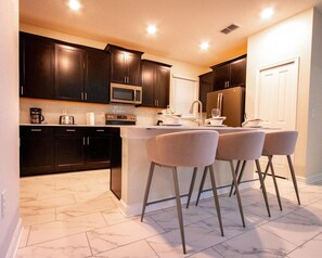 House, Multiple Beds (831DSD-Non-Renting 6/25/2022 The Retr) | Private kitchen