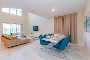 House, Multiple Beds (831DSD-Non-Renting 6/25/2022 The Retr) | 5 bedrooms