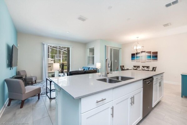 Condo, Multiple Beds (C800PBD - The Retreat at ChampionsGat) | Private kitchen