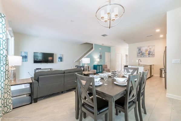 Condo, Multiple Beds (C830PBD - The Retreat at ChampionsGat) | Living room