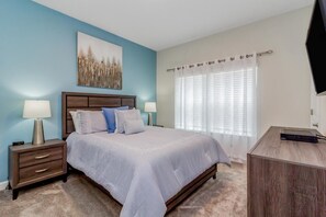 Apartment, Mehrere Betten (Y LT 810PBD-The Retreat at ChampionsG) | 4 Schlafzimmer