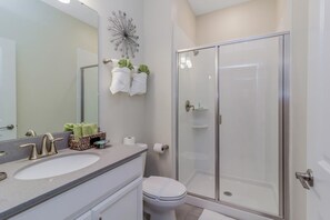 Apartment, Mehrere Betten (Y LT 810PBD-The Retreat at ChampionsG) | Badezimmer