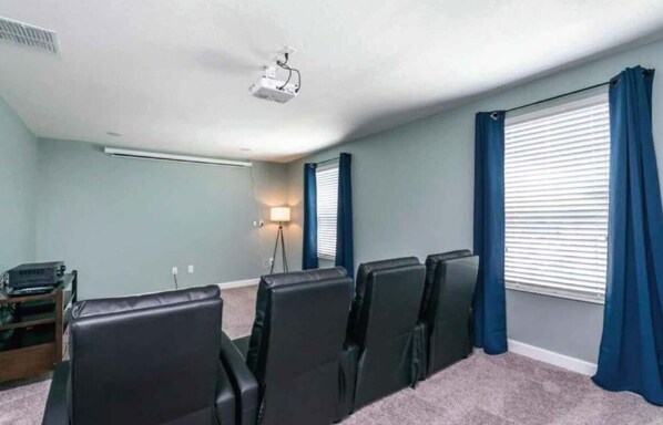 Hus - flera sängar (C9036SID-The Retreat at ChampionsGate) | Mötesrum