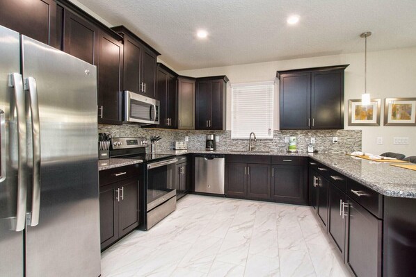 House, Multiple Beds (9032HS-The Retreat at ChampionsGate) | Private kitchen
