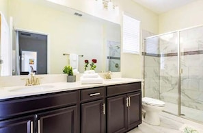 Casa, varias camas (C1555FD-The Retreat at ChampionsGate) | Baño