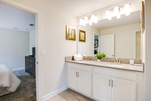 House, Multiple Beds (C701PBD- The Retreat at ChampionsGate) | Bathroom - C701pbd- The Retreat at Championsgate (Davenport)