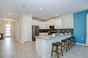 House, Multiple Beds (C701PBD- The Retreat at ChampionsGate) | Private kitchen