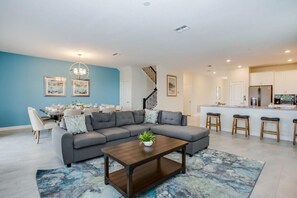 House, Multiple Beds (C701PBD- The Retreat at ChampionsGate) | Living room