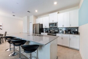 Condo, Multiple Beds (C820PBD - The Retreat at ChampionsGat) | Private kitchen