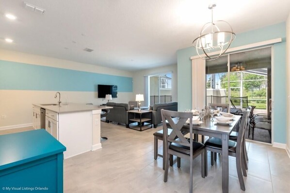 Apartment, Mehrere Betten (C820PBD - The Retreat at ChampionsGat) | Speisen