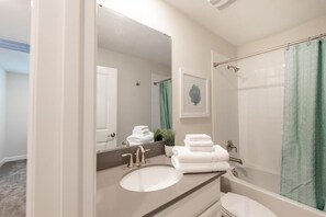 House, Multiple Beds (720DSD-The Retreat at ChampionsGate) | Bathroom