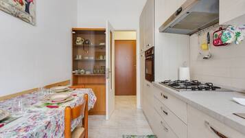 Micro-ondes, four, plaque de cuisson, grille-pain
