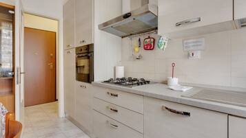 Microonde, forno, piano cottura, tostapane