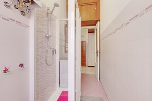 Dusche, Haartrockner, Bidet