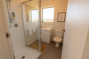Hair dryer, towels - Relax on Rata cottage 2 (Twizel)