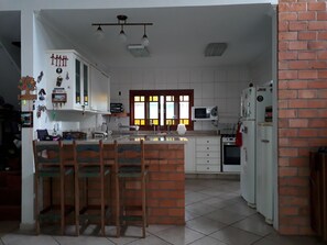 Geladeira, fogão, cooktop, liquidificador