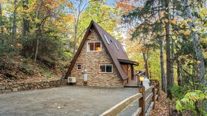 Exterior - Near DTWN, 1Mile to SKI, MTN Views, HotTub,A-Frame (Gatlinburg)