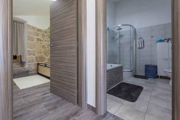 Bathroom - Holiday home in outdoor pool (Tribalj)