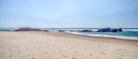 Casa, varias camas (Anchor Court) | Playa | En la playa