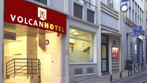 A hotel named VolcanHotel with a red sign, a visible entrance, and a staircase leading to the entrance. - Artyster Clermont-ferrand (Clermont-Ferrand)